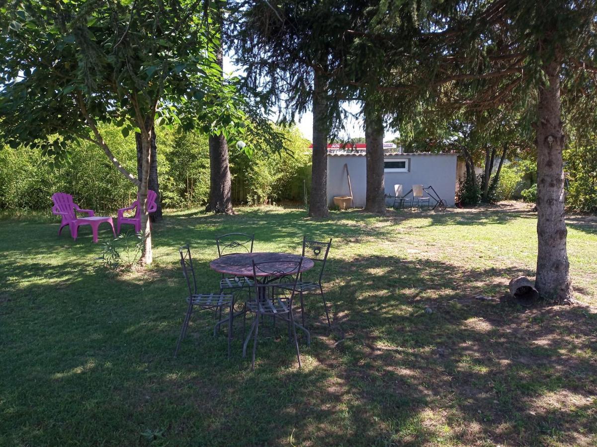 Valréas Appartements Et מראה חיצוני תמונה