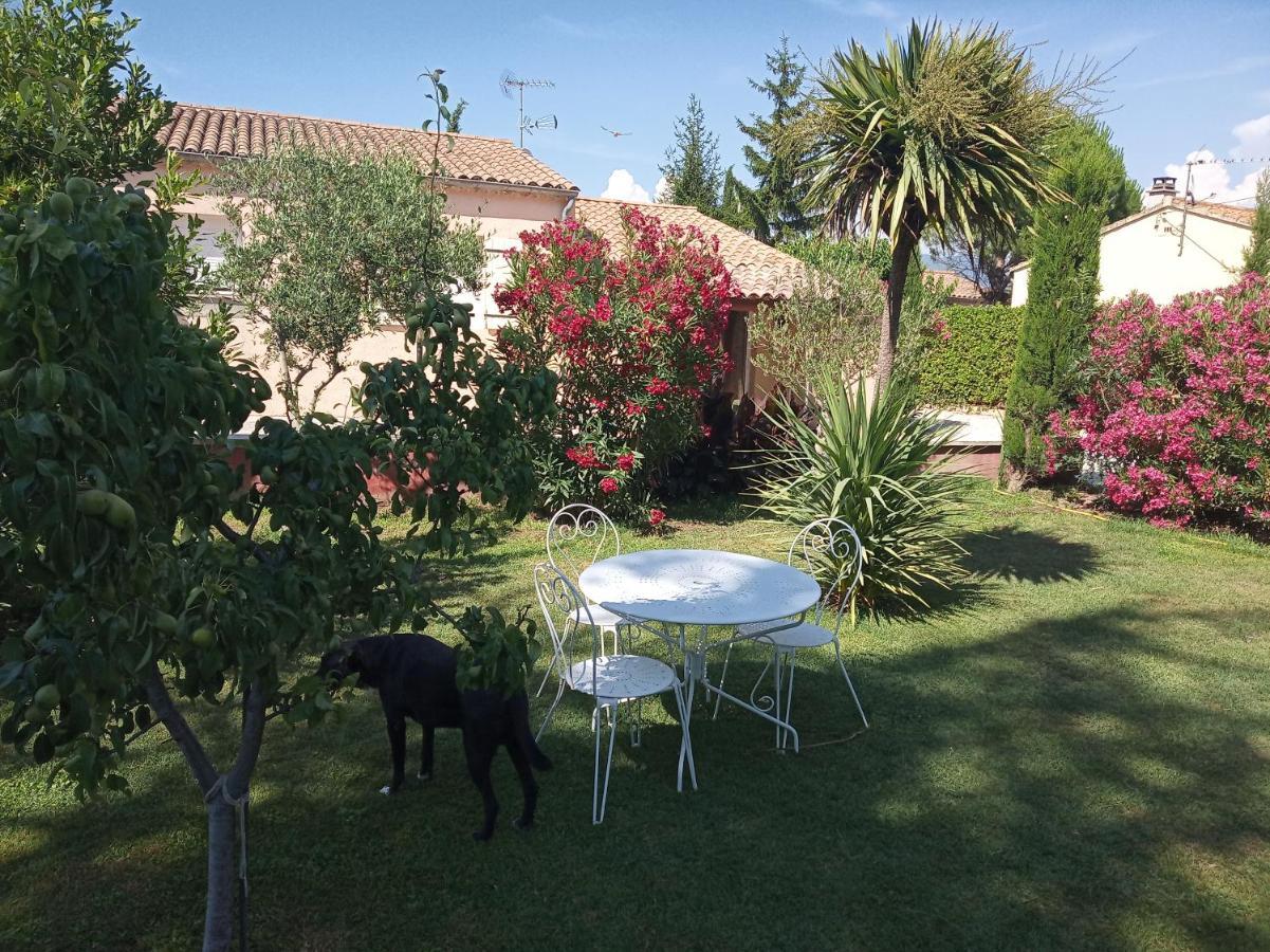 Valréas Appartements Et מראה חיצוני תמונה