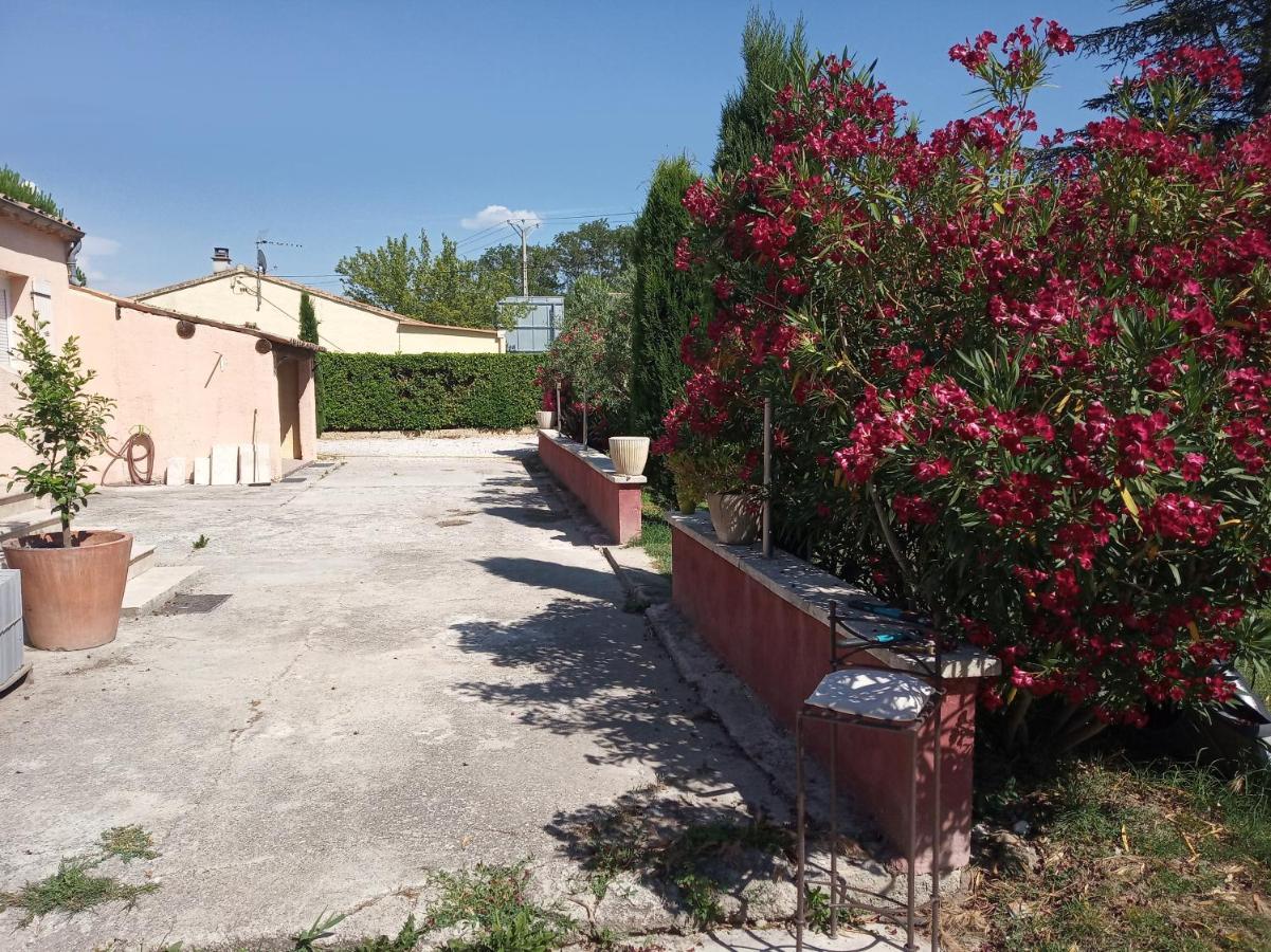 Valréas Appartements Et מראה חיצוני תמונה