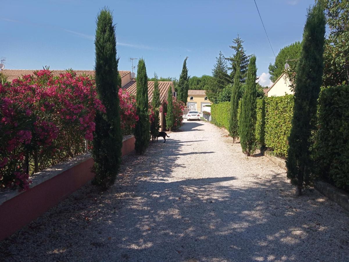 Valréas Appartements Et מראה חיצוני תמונה