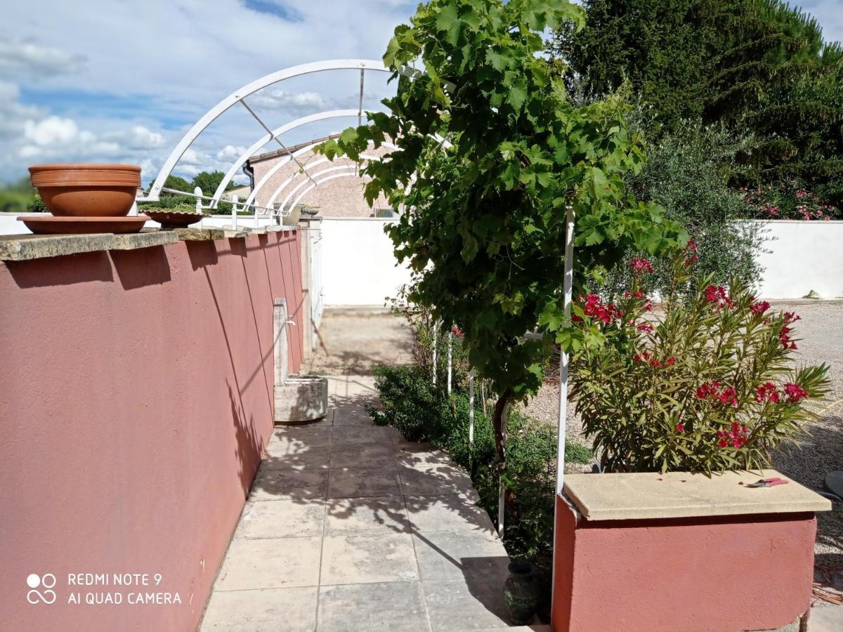 Valréas Appartements Et מראה חיצוני תמונה